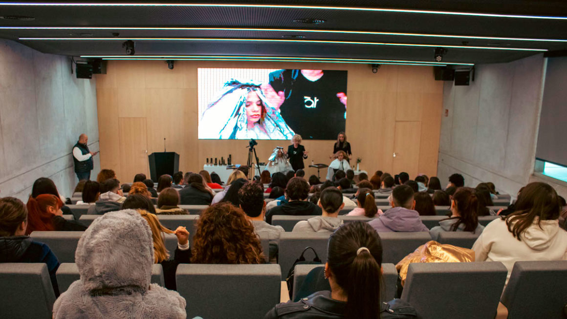 Más de 120 estudiantes de FP visitan Tahe para recibir una ‘masterclass’ de coloración