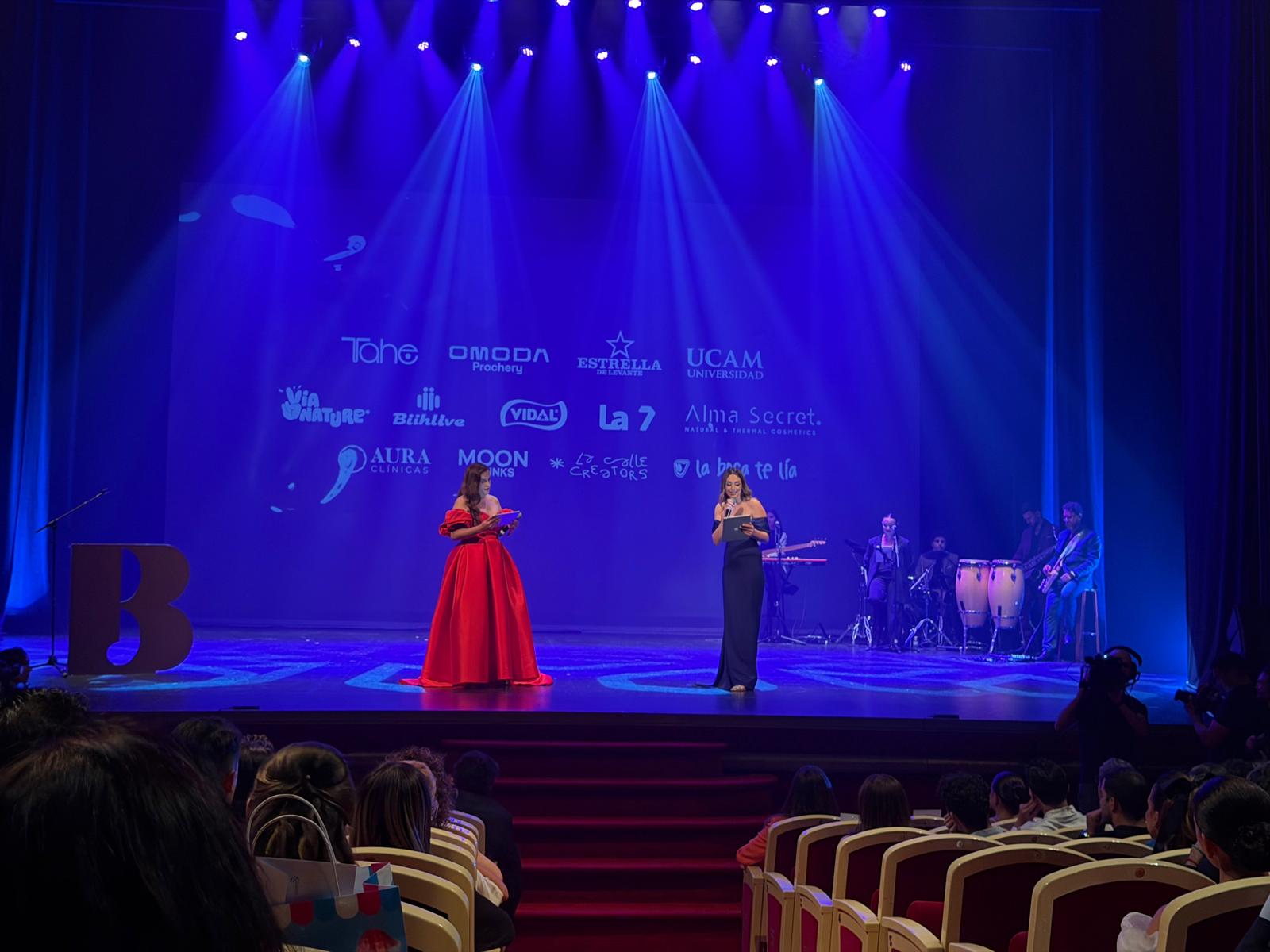 Miriam Alegría y Anabel en los Premios Brilla patrocinados por Tahe