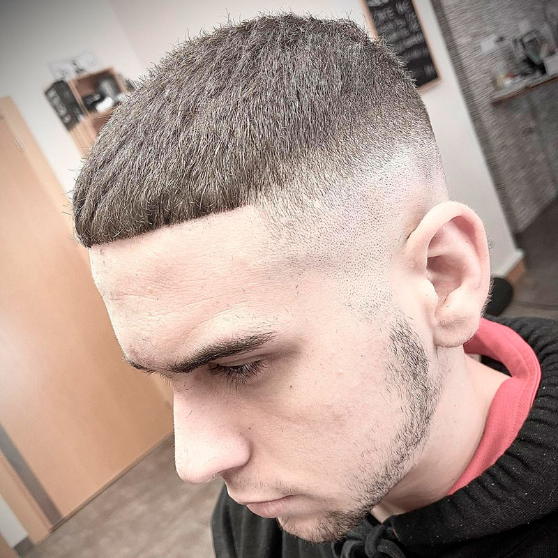 low fade en v en 2023  Estilos de pelo de hombres, Cortes de pelo