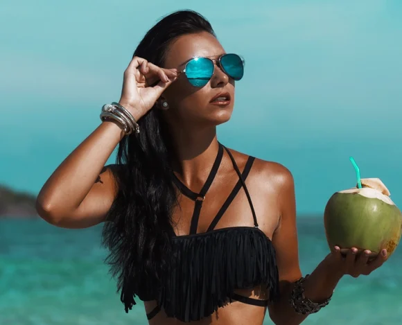Cuidado del cabello en verano con tratamiento de hidratación tras la exposición al sol y al mar