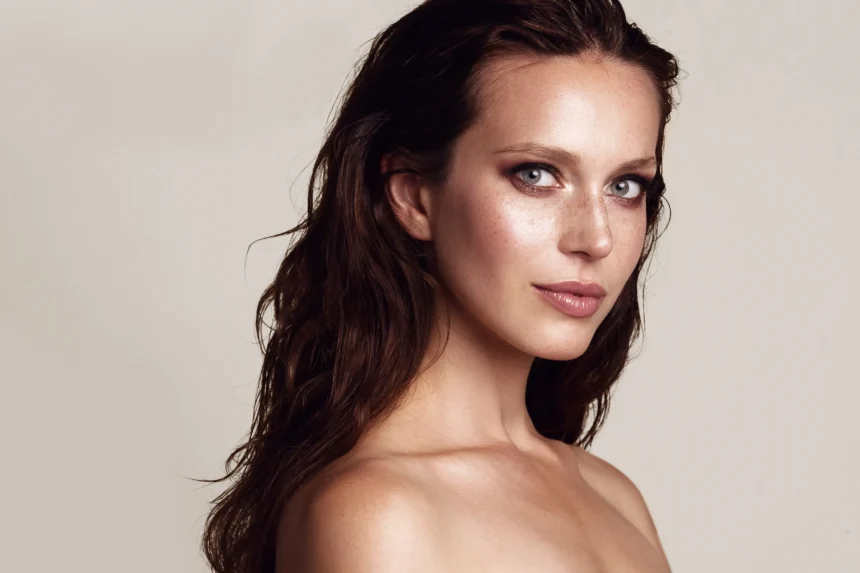 productos de peinado Mujer con productos de peinado en el cabello