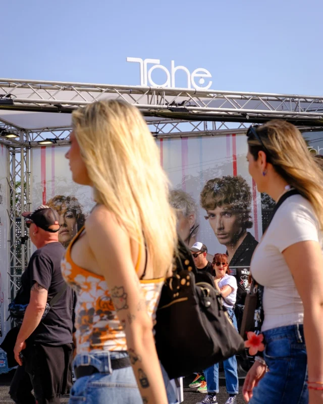 Lo de este fin de semana en @warmupfestival no se puede explicar… ¡se tiene que vivir!
Pero venga, vamos a intentar contarte lo que sucedió: sonrisas, mucha purpurina, peinados y acabados de locura, energía por las nubes y un stand que fue 💜

¿Tú también estuviste ahí? ¡Deja un comentario y comparte tu momento favorito!
La primera entrega de fotos ya está lista… ¡Revívelo como si fuera ayer!

#FeelTheShake #Tahe #Tahelovers #WARMUP2025