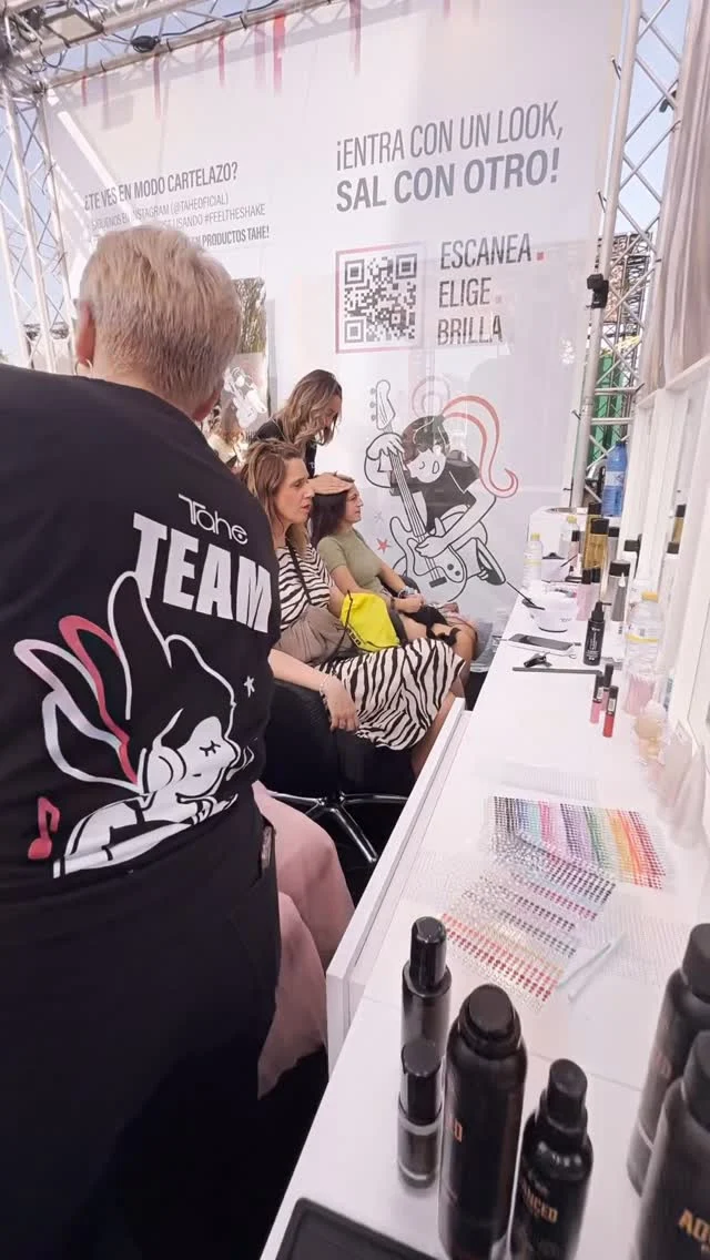 ✨Estos son solo algunos de los lookazos con los que salisteis de nuestro stand en @warmupfestival… ¡Listísim@s para bailar, brillar y darlo TODO con #Tahe! 💃🕺

Gracias infinitas a l@s profesionales que se dejaron la piel maquillando, peinando y realizando acabados. Gracias también al equipazo de #WARMUP2025 por hacerlo posible, y a cada una de las personas que pasasteis a vivir la experiencia Tahe con tanta energía y cariño. 💖

¡Ya estamos contando los días para el próximo #WARMUP2026!

#FeelTheShake #Tahelovers