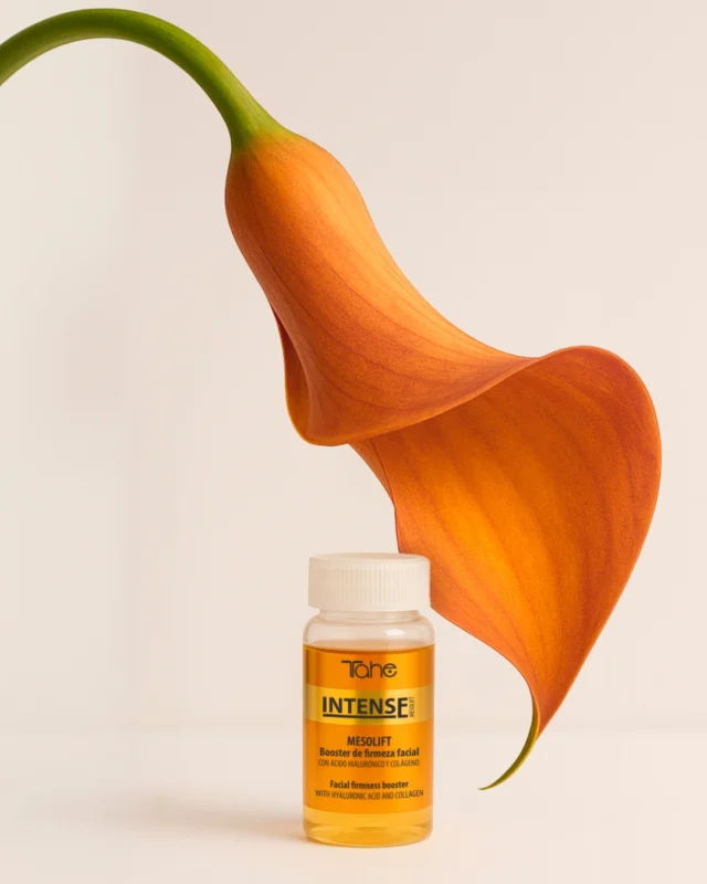 Cuando la naturaleza y la ciencia conectan, tu #piel lo siente.
Así es #Mesolift de #Tahe: un potente booster facial que despierta tu rostro con firmeza, elasticidad y una apariencia visiblemente más joven.

🌺 Con #ÁcidoHialurónico para hidratar en profundidad, suavizar la textura de la piel y devolverle su luminosidad natural.
💛 Con #Colágeno, que reafirma y refuerza la estructura dérmica desde el interior.
🌿 Con activos revitalizantes que transforman incluso la piel más apagada.

Porque hay días en los que necesitas un impulso… y Mesolift está ahí para recordarte lo bien que te puede hacer sentir, con solo una pequeña dosis. ✨
.
.
.
.
.
.
#TaheLovers #Beautifyingyourlife #skin #skincare #beauty #facial