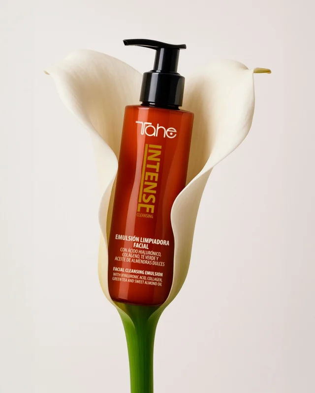 💧 ¿Has sentido alguna vez tu #piel respirar? Con la Emulsión Limpiadora Facial #Intense de #Tahe, cada limpieza es un momento de mimo. 🌸
Su textura suave y sedosa acaricia tu rostro mientras elimina impurezas, suciedad y maquillaje, dejando una sensación deliciosa de limpieza profunda, hidratación y suavidad extrema.

Es ideal para empezar, o terminar el día, sintiéndote radiante y perfecta para quienes buscan algo más que limpieza: una sensación. 🩷
.
.
.
.
.
.
#TaheLovers #Beautifyingyourlife #skin #skincare #beauty #triplelimpieza #facial #emulsionlimpiadora