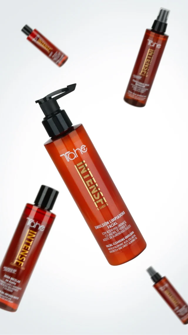 ✨¿Preparada para un auténtico #UGRWM? 
Sol, playa, risas con amig@s... ¡nos encanta el plan! Pero al final del día, ¿cómo acaba tu #piel? 🥵
Dale un respiro y una buena dosis de mimos, como hace Paula, con el Pack #TripleLimpieza #Intense.

💦 Paso 1: Agua Micelar, ¡adiós impurezas!
🧴 Paso 2: Emulsión Limpiadora, limpieza profunda sin dramas.
🌸 Paso 3: Tónico Facial, el broche final que tu rostro agradece.

Un ritual express, pero potente, con ingredientes top como el Ácido Hialurónico, el Colágeno, el Aceite de Almendras Dulces y la Niacinamida.

Rápido, fácil y efectivo. Y tú... lista para repetir. 🏖️😉
.
.
.
.
.
.
#Tahe #Beautifyingyourlife #skin #skincare #ÁcidoHialurónico #Colágeno #Niacinamida #limpiezafacial
