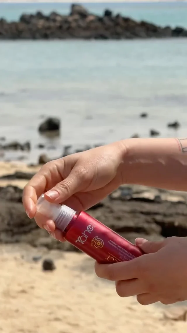 Sabemos que eres una sirena 🧜🏼‍♀️ y las sirenas protegen su #cabello del #sol, la #sal y el #cloro. ✨ ¿Quieres saber cómo? Con Botanic Solar. Una línea de productos que protegen y miman tu pelo. Además, con su uso promueves la regeneración capilar, manteniendo tu melena saludable y radiante.

¿Con ganas de probarlo?
.
.
.
.
#Tahe #productos #pelolargo #protectorsolar #spf #summer